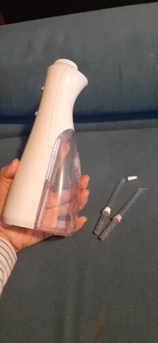 Waterpik Munddusche kabellos, Cordless Advanced, Testsieger 2024, Precision Pulse Technology, bis zu 99,9 Prozent Plaque Entfernung, 4x Aufsätze, 3 individuelle Modi, Induktionsladesystem, Schwarz photo review